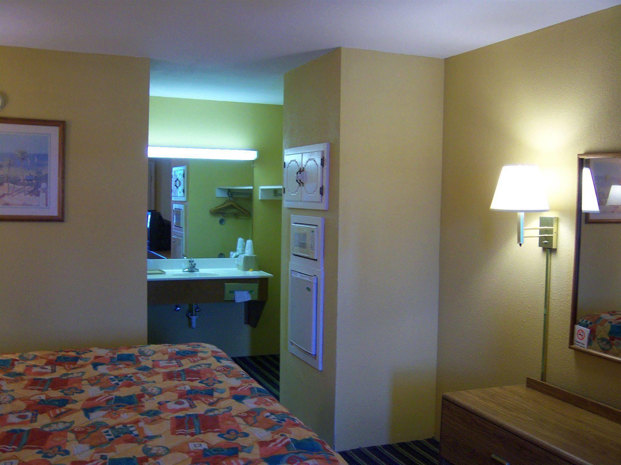 Days Inn ガンターズビル エクステリア 写真